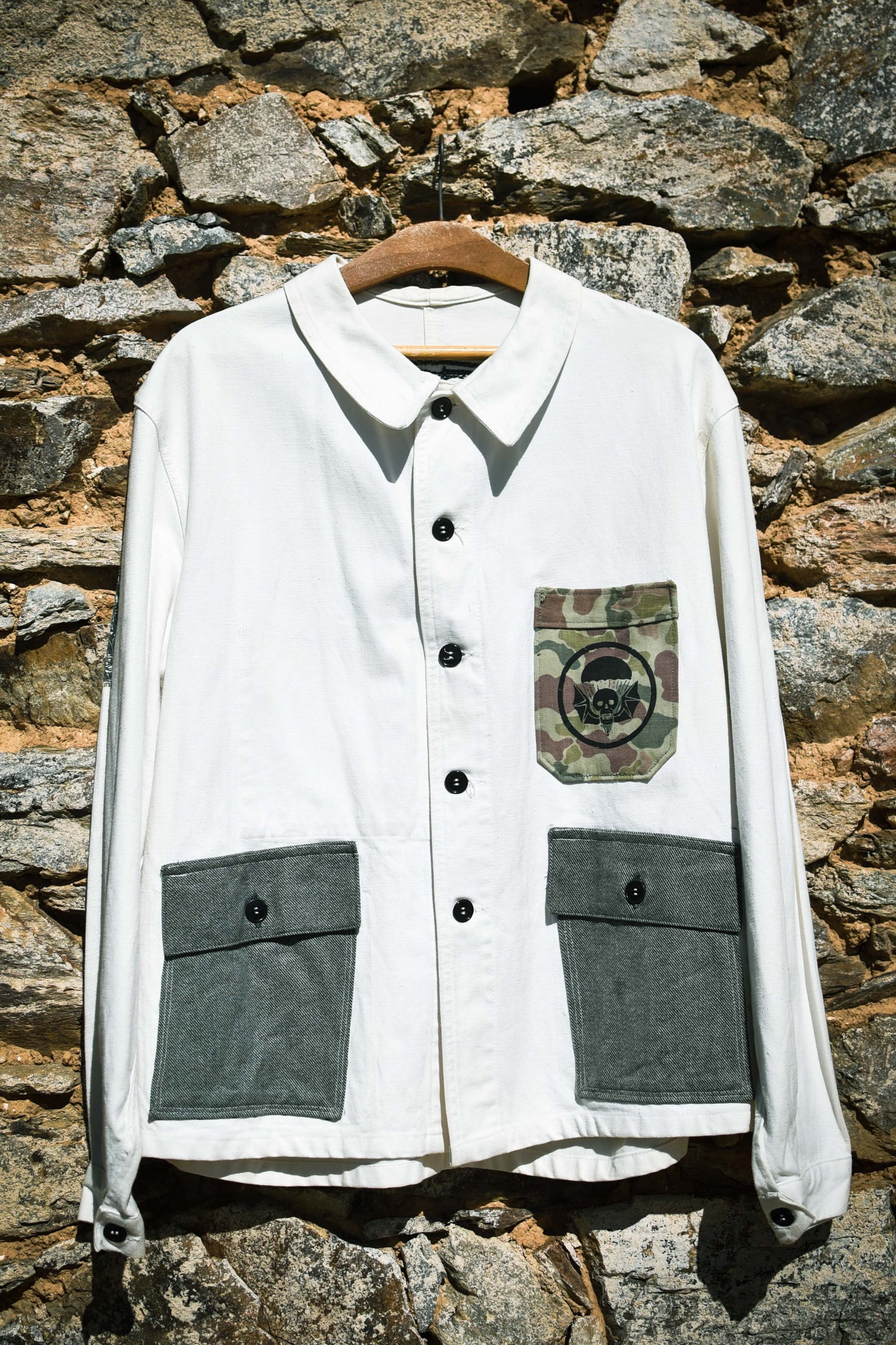 Workwear 60's jacket hand embroidery Airborne/ Veste ouvrière brodée et upcyclée