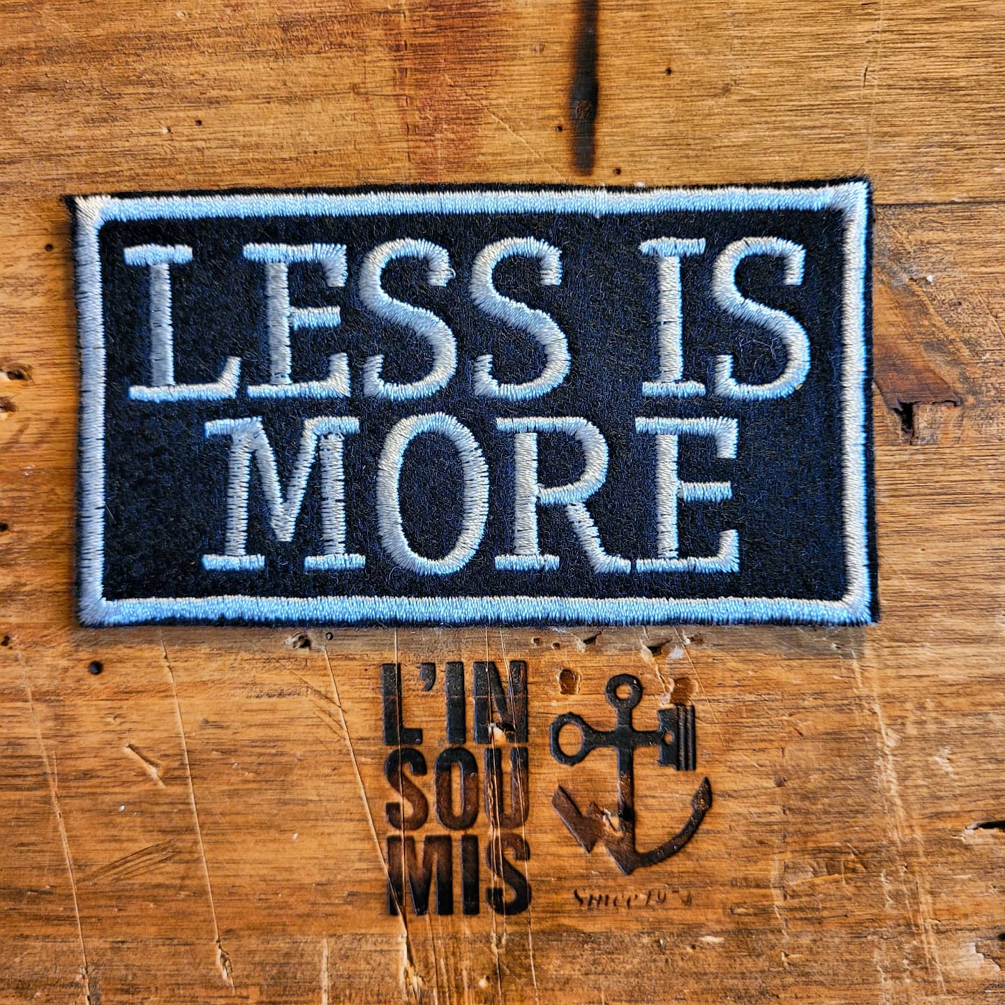 Less is More ( version Fond Noir)